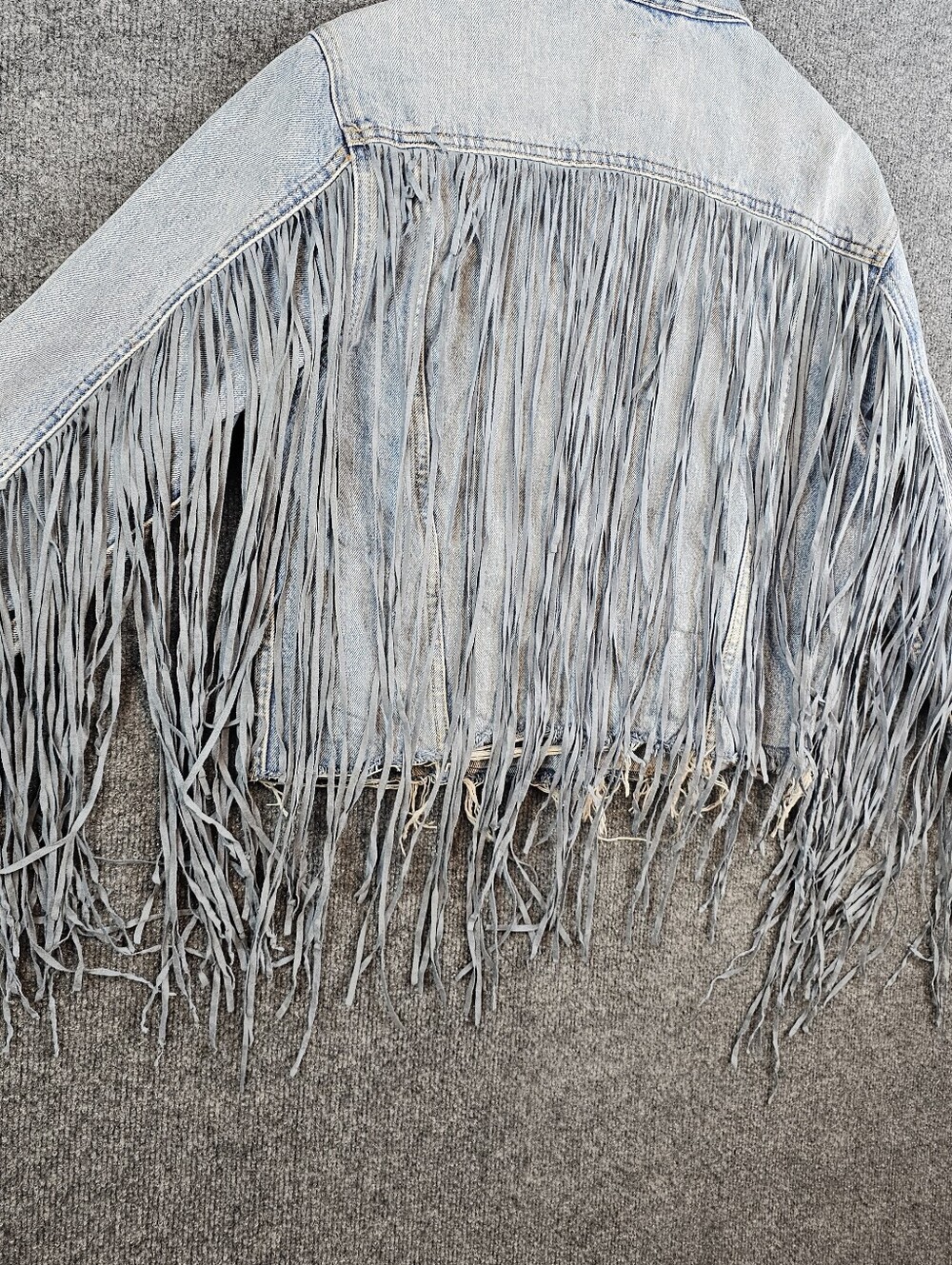 Levi's "All-Over-Fringe" Trucker Denim Jacket- Medium - Picture 5 of 10